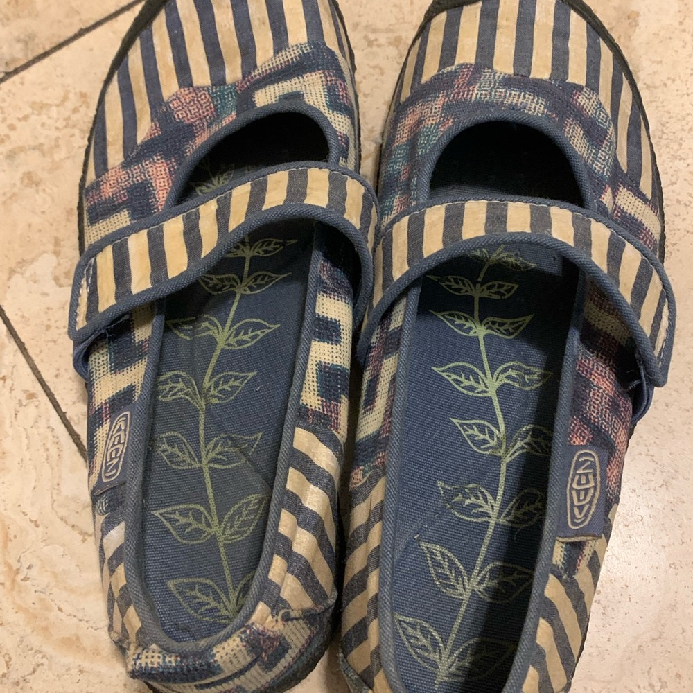 EUC KEEN blue and white striped slip-on Mary Janes size 7